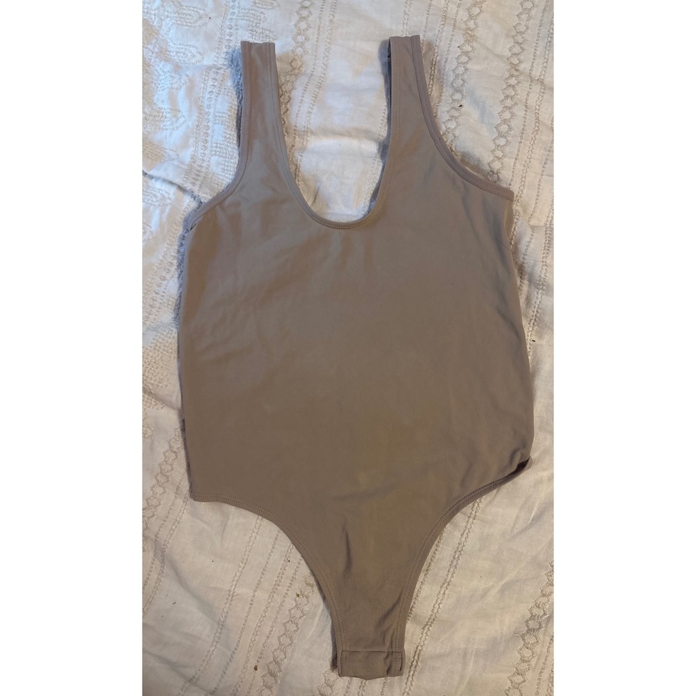 Maidenform Basically Sexy Beige Seamless Smoothing Bodysuit, Small